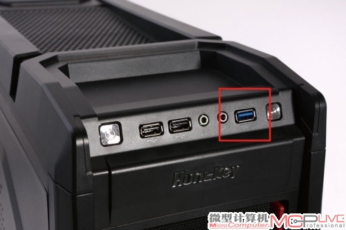 以往只在高端机箱上才有的前置USB 3 .0接口，开始入驻入门级机箱产品。相比其他花架子，USB传输速度的成倍提升，是用户们能切身感受得到的优秀体验